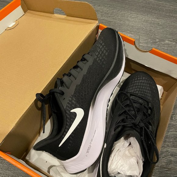 Nike Air Zoom Pegasus 37 US9 MEN'S Black & White Running shoes - Picture 8 of 8